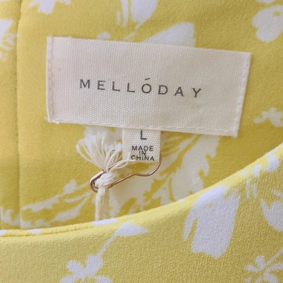 Mellóday Golden Yellow & White Floral Short Puff Sleeve Blouse Sz L NWT - Picture 7 of 16
